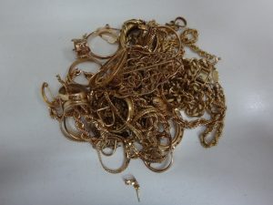 大吉調布店で買取した金のアクセサリー