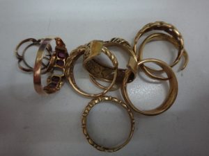 大吉調布店で買取した金のアクセサリー