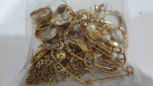 貴金属とファッションアクセサリーの違いが混ざってもお見分け付きますか?困ったときは姶良市・買取専門店大吉タイヨー西加治木店です。