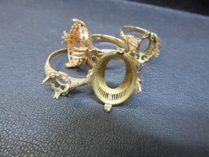 石の取れた貴金属も買取ます!大吉羽曳野店