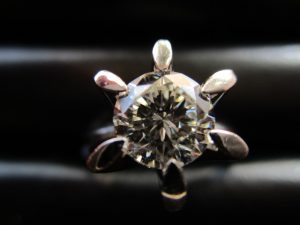 大吉 武蔵小金井店 プラチナダイヤリングの画像です。