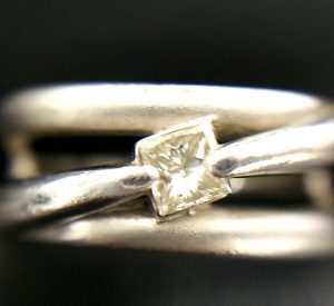 新潟市でダイヤの買取は大吉イオン新潟東店にお任せください。