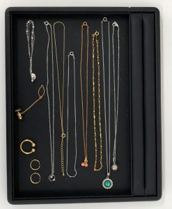 大吉 大阪エコールロゼ店では、貴金属も高価買取中です。