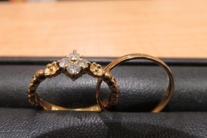 とっても素敵なそして可愛いK18のダブルリングです。