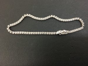 18金ホワイトゴールドのテニスブレスレットを買取させていただいた大吉ブルメール舞多聞店です!