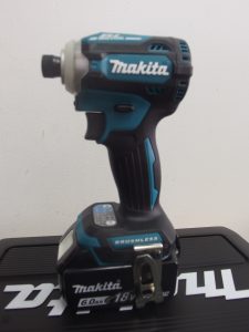 makita インパクトドライバー TD171DRGX