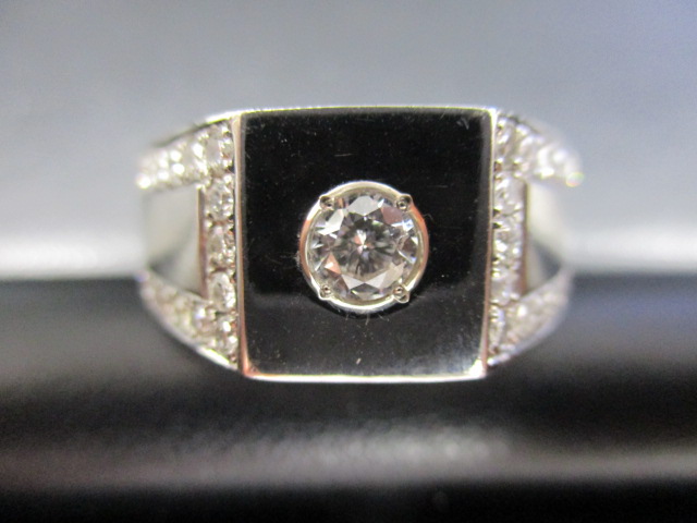 ダイヤモンド高価買取中!奈良線生駒駅からすぐの買取専門店大吉グリーンヒルいこま店です。