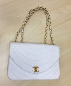 CHANEL　ラムスキン白　チェーンショルダー2