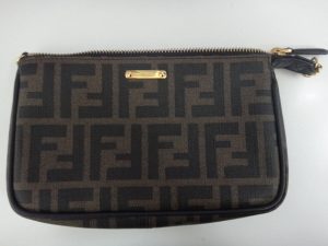 大吉調布店で買取したフェンディのポーチ