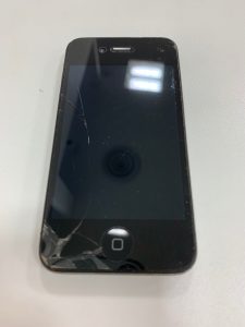 画面の割れたiPhoneも買取いたします。大吉えるむプラザ三田店です。