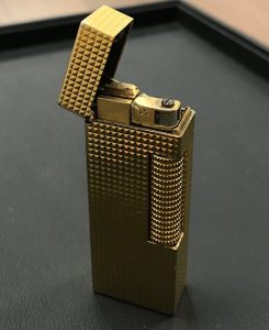 電子タバコに切り替えた方、デュポンもZIPPOもdunhillも、大吉 イオン千歳店へお持ちください。