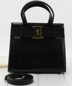 フェラガモ　ヴァラ　ハンド