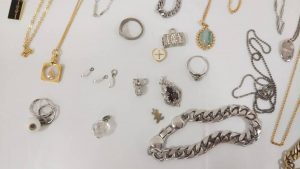 堺市でアクセサリーの買取は大吉イオンタウン諏訪の森店にお任せ下さい!