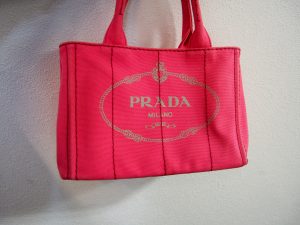 プラダのカナパ ハンドバッグをお買取りしました大吉鶴見店です。