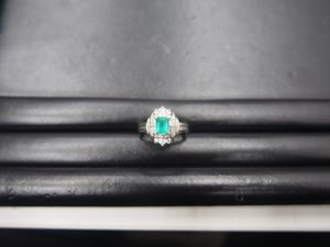 エメラルドの指輪をお買取り致しました大吉鶴見店です。