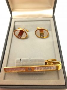 ダンヒルのカフスやネクタイピンも買取しています。三田駅前の大吉キッピーモール三田店です。