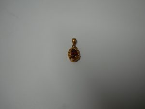 金とガーネットのペンダントをお買取り致しました大吉大船店です。