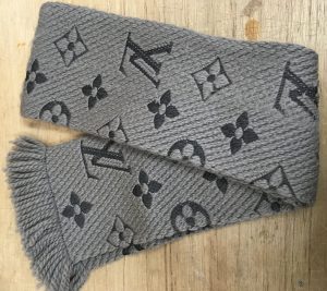 ルイヴィトンのマフラーをお買取りしました。大吉池田店へお越し下さい。