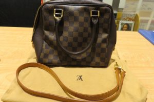 ヴィトンのお買取で人気の買取専門店大吉東急プラザ新長田店です。