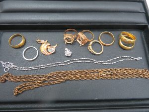 不要になった貴金属のアクセサリーをお持ち頂きました。
