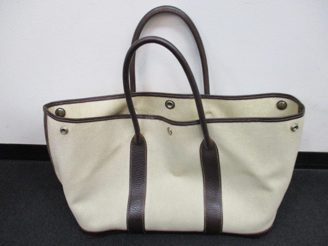 ブランド高価買取！！奈良線生駒駅からすぐの買取専門店大吉グリーンヒルいこま店です。