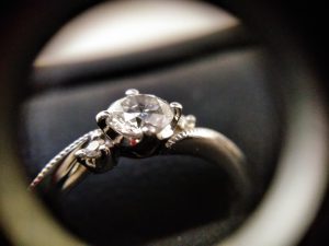 大吉イオンモール新小松店がお客様のダイヤモンドを買取ます!