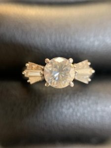 ダイヤモンドお売り下さい!高価買取の大吉羽曳野店です!