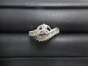 190130ダイヤの指輪の査定は、南区の大吉大橋店へ。