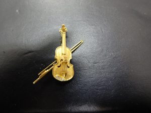 買取専門店 大吉 JR八尾店で金のブローチをお買取。JR八尾駅徒歩約1分。志紀、柏原、平野、久宝寺、高安、青山、山本、恩智。