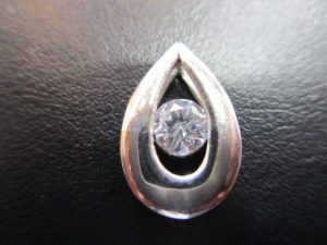 大吉 武蔵小金井店 ダイヤ プラチナ台ネックレストップの画像です。