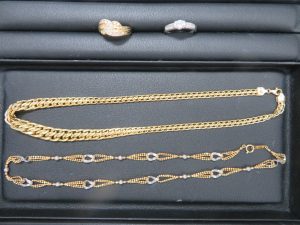 本日も貴金属のダイヤリング・ネックレスをお持ち頂きました。