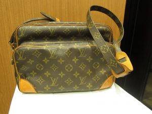 LV モノグラム ナイル M45244/852 内ポケットベター 剥がれ 外ヤケ