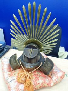 豊臣秀吉一の谷馬藺の兜をお買取！アンティーク品は霧島市の大吉霧島国分店におまかせ！！