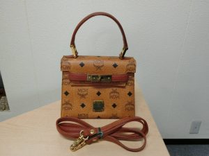MCM エムシーエム 総ロゴ 2WAY レザー ケリー型 ハンドバッグ・ショルダーバッグ　