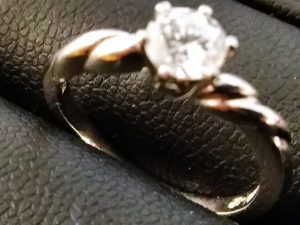 お客様のそのダイヤモンドの価値を一緒に見極めてみませんか?買取専門店大吉イオンモール新小松店です!