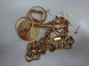 大吉調布店で買取した金のアクセサリー