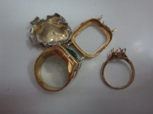 大吉調布店で買取した金のアクセサリー