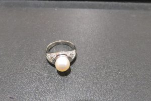 プラチナのパール、メレダイヤの素敵なリングです。 