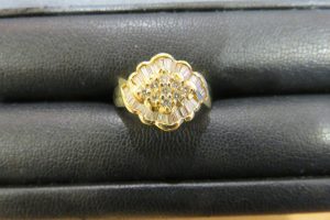 華やかなダイヤモンドのお買取です。