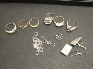 どんなに大量のジュエリーお持ち頂いても数分で無料査定致します。