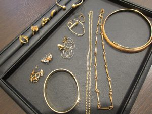 どんなに大量のジュエリーお持ち頂いても数分で無料査定致します。(香川県)