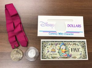 大吉 大阪エコールロゼ店では、ディズニーグッズも高価買取中。