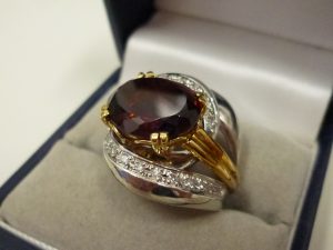 宝石・ガーネットが素敵な指輪のお買取を致しました。買取専門店大吉ゆめタウン中津店です。