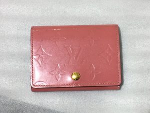 インク汚れがついてしまったブランド品、まずは買取専門店大吉イオンモール新小松店へどうぞ!!