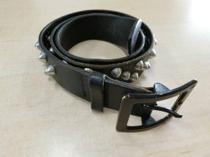 NEIGHBORHOOD・ネイバーフッド　カウレザーベルト　スタッズ