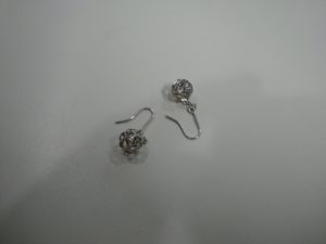 K18ホワイトゴールドのピアスをお買取り致しました大吉大船店です。