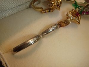 貴金属買取が強い!小さなダイヤ、小さな色石まで買取価格が付くのが!姶良市・買取専門店大吉タイヨー西加治木店でございます。