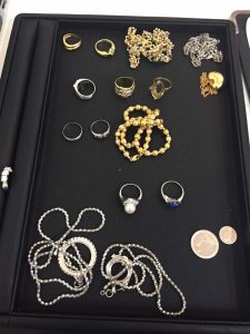 大量の金・貴金属高価買取致しました!!