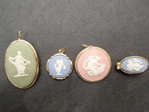 ウェッジウッドのブローチをお買取り!大吉ゆめタウン八代店