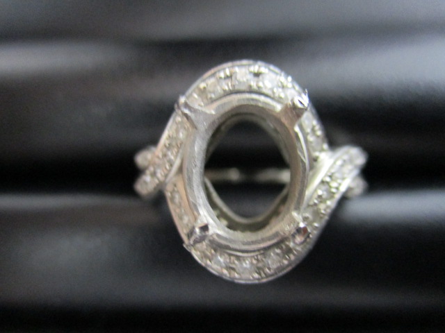 石の取れたジュエリーでもお買取致します!奈良線生駒駅からすぐの買取専門店大吉グリーンヒルいこま店です。